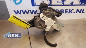 Used Rear wiper motor Renault Clio III (BR/CR) 1.2 16V 75 Price € 25,00 Margin scheme offered by Auto Bek