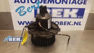 Usados Motor de ventilador de calefactor Opel Zafira (M75) 1.9 CDTI Precio € 35,00 Norma de margen ofrecido por Auto Bek
