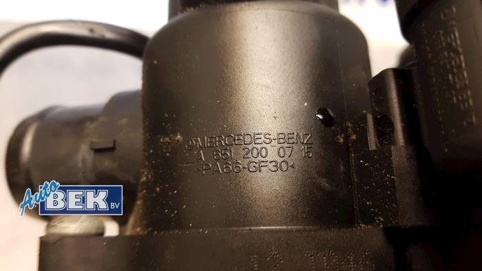Water pump from a Mercedes-Benz B (W246,242) 1.8 B-180 CDI BlueEFFICIENCY 16V 2012