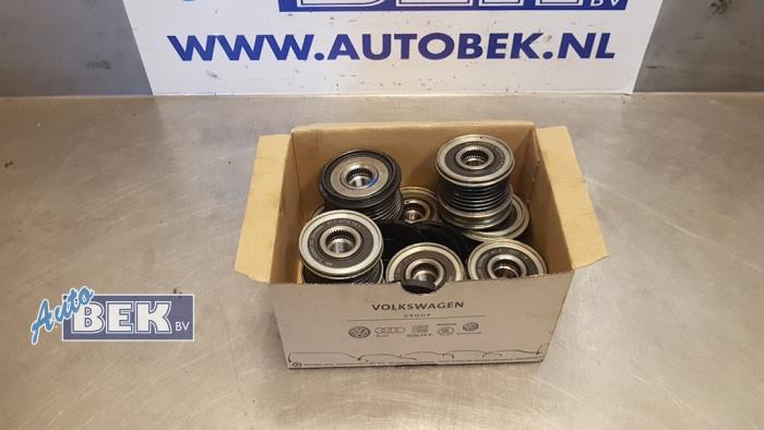Usagé Poulie dynamo Mercedes B (W246/W242) 1.8 B-180 CDI BlueEFFICIENCY 16V Prix € 17,50 Règlement à la marge proposé par Auto Bek