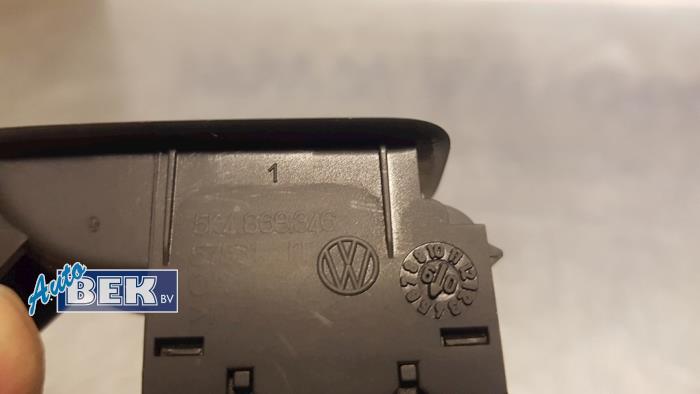 Electric window switch from a Volkswagen Golf VI (5K1) 2.0 TDI 16V 2009
