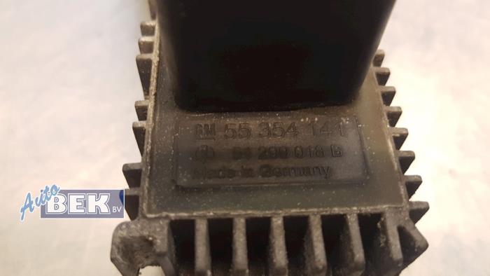 Glow plug relay from a Opel Astra H SW (L35) 1.7 CDTi 16V 2009