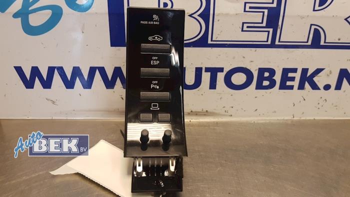 Używane Przelacznik ESP Mercedes S (W221) 3.0 S-320 CDI 24V Cena € 22,50 Procedura marży oferowane przez Auto Bek