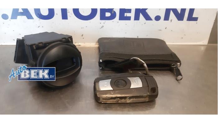 Używane Stacyjka + Kluczyk BMW 5 serie (E60) 525d 24V Cena € 75,00 Procedura marży oferowane przez Auto Bek