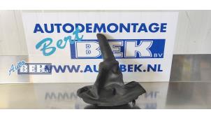 Usagé Enveloppe levier frein à main BMW 5 serie (E60) 520i 24V Prix € 20,00 Règlement à la marge proposé par Auto Bek