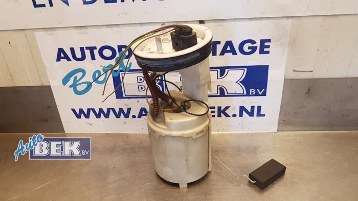Bomba eléctrica de combustible de un Volkswagen Passat (3B3) 2.0 2000