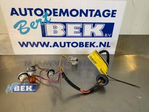 Usagé Circuit imprimé feu arrière gauche Peugeot 108 1.0 12V Prix € 15,00 Règlement à la marge proposé par Auto Bek