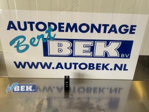 Usados Conexión AUX-USB BMW 3 serie (E92) 320d 16V Precio € 15,00 Norma de margen ofrecido por Auto Bek