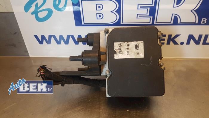 Used ABS pump Mercedes E (W212) E-200 CDI 16V BlueEfficiency,BlueTEC Price € 35,00 Margin scheme offered by Auto Bek