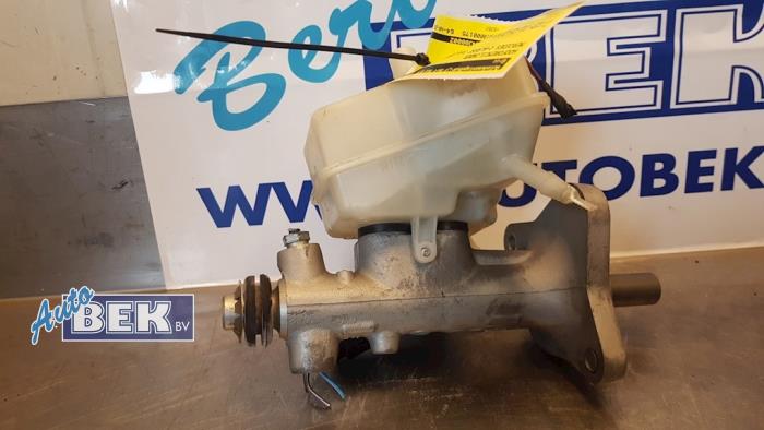 Master cylinder from a Mercedes-Benz C Combi (S203) 2.2 C-220 CDI 16V 2001