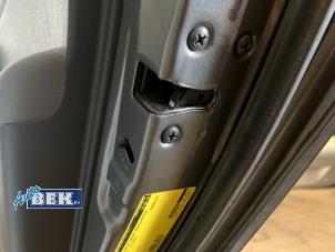 Używane Mechanizm blokady drzwi prawych tylnych wersja 4-drzwiowa Hyundai i10 (F5) 1.1i 12V Cena na żądanie oferowane przez Auto Bek