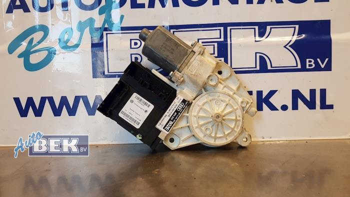 Usados Motor de ventanilla de puerta Audi A3 Sportback (8PA) 1.6 Precio € 20,00 Norma de margen ofrecido por Auto Bek