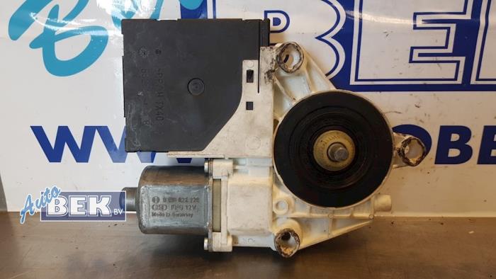 Door window regulator motor