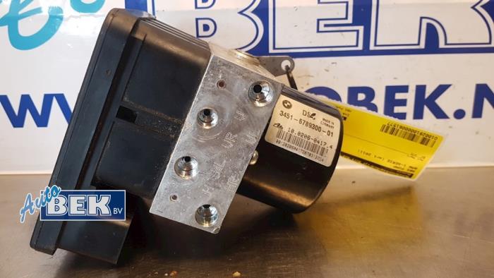 ABS pump from a BMW 1 serie (E81) 116i 1.6 16V 2011