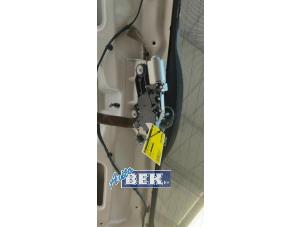 Used Rear wiper motor Volvo V50 (MW) 2.4 D5 20V Price on request offered by Auto Bek
