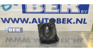 Usados Interruptor de luz Mercedes Sprinter 5t (906.63/65) 511 CDI 16V Precio € 20,00 Norma de margen ofrecido por Auto Bek