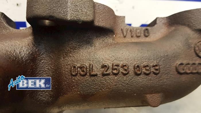 Exhaust manifold from a Audi A4 (B8) 2.0 TDI 16V 2013
