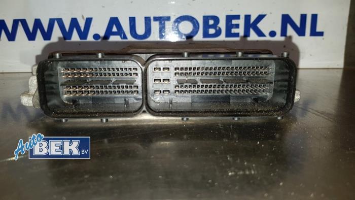 Ordenador de gestión de motor de un Volkswagen Golf V (1K1) 2.0 TDI 16V 2004