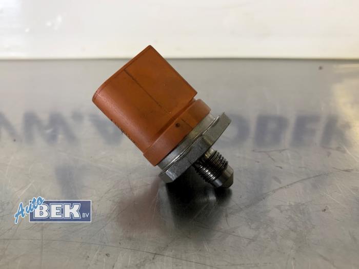 Sensor de presión de combustible de un Audi A1 (8X1/8XK) 1.2 TFSI 2013