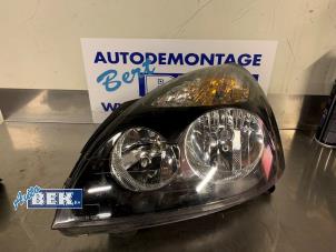 Used Headlight, left Renault Clio II (BB/CB) 1.4 16V Price € 40,00 Margin scheme offered by Auto Bek