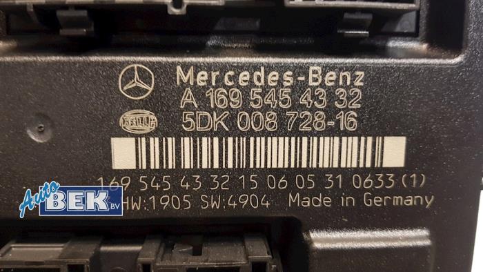 Body control computer from a Mercedes-Benz B (W245,242) 1.7 B-170 16V 2006