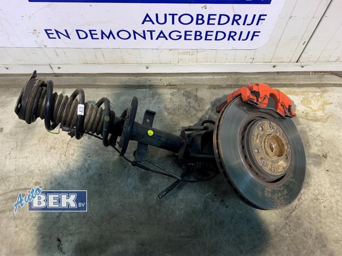 Suspension de roue avant droite d'un Renault Clio IV (5R) 1.6 Turbo 16V RS 200 EDC 2014