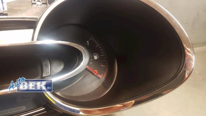 Cuentakilómetros de un Renault Clio IV (5R) 1.6 Turbo 16V RS 200 EDC 2015