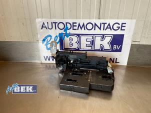 Usagé Boîte à fusibles Mercedes E (W212) E-250 CDI 16V BlueEfficiency Prix € 120,00 Règlement à la marge proposé par Auto Bek