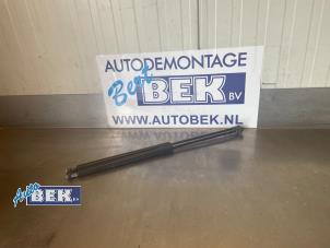 Used Set of gas struts for boot Nissan Qashqai (J10) 2.0 dCi 4x4 Price € 20,00 Margin scheme offered by Auto Bek