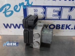 Usados Bomba ABS Chevrolet Spark 1.0 16V Precio € 44,00 Norma de margen ofrecido por Auto Bek