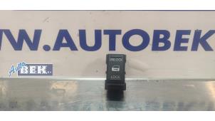 Used Central locking switch Nissan Note (E11) 1.5 dCi 86 Price € 10,00 Margin scheme offered by Auto Bek