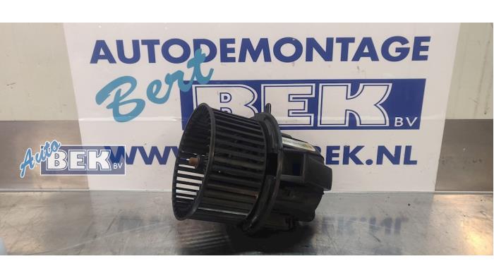 Heating and ventilation fan motor from a Citroën C3 (SC) 1.6 HDi 92 2012
