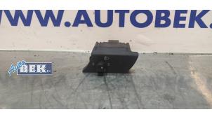 Usados Interruptor faro lhv Audi A4 Avant (B7) 1.9 TDI Precio € 10,00 Norma de margen ofrecido por Auto Bek