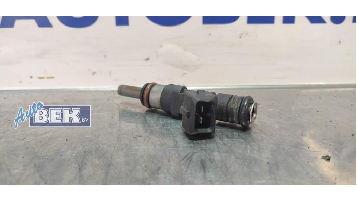 Injector (petrol injection) from a Fiat Bravo (198A) 1.4 T-Jet 16V 150 2007