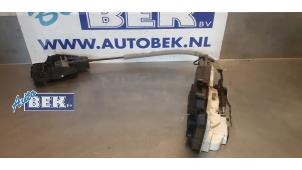 Usagé Serrure arrière droite Volkswagen Golf VII (AUA) 1.0 TSI 12V BlueMotion Prix € 45,00 Règlement à la marge proposé par Auto Bek