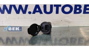 Gebrauchte AUX / USB-Anschluss Peugeot Partner (GC/GF/GG/GJ/GK) 1.6 HDI 90 Preis € 20,00 Margenregelung angeboten von Auto Bek