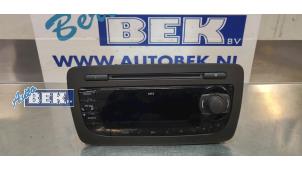 Używane Radioodtwarzacz CD Seat Ibiza IV (6J5) 1.2 TDI Ecomotive Cena € 50,00 Procedura marży oferowane przez Auto Bek