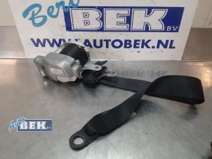Usagé Ceinture avant droit Peugeot 107 1.0 12V Prix € 50,00 Règlement à la marge proposé par Auto Bek