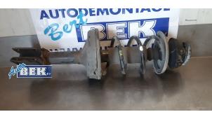 Used Front shock absorber rod, left Renault Twingo II (CN) 1.2 16V LEV Price € 40,00 Margin scheme offered by Auto Bek