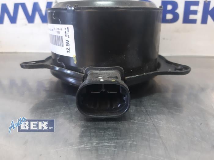 Fan motor from a Peugeot 508 SW (8E/8U) 2.0 BlueHDi 180 16V 2018