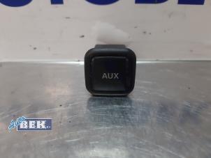 Używane Zlacze AUX/USB Audi A3 Sportback (8PA) 1.9 TDI Cena € 15,00 Procedura marży oferowane przez Auto Bek