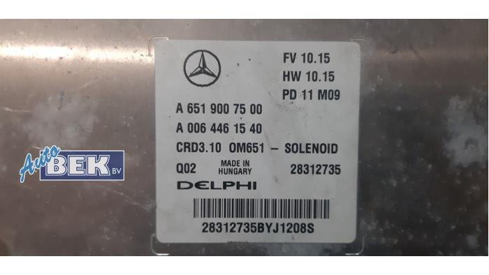 Ordinateur gestion moteur d'un Mercedes-Benz E (W212) E-200 CDI 16V BlueEfficiency,BlueTEC 2011