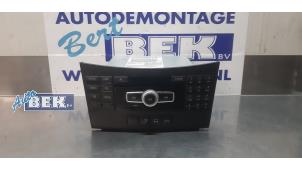 Usagé Radio/Lecteur CD Mercedes E (W212) E-200 CDI 16V BlueEfficiency,BlueTEC Prix € 275,00 Règlement à la marge proposé par Auto Bek