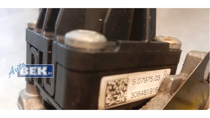 EGR valve from a Renault Kadjar (RFEH) 1.5 dCi DPF 2016