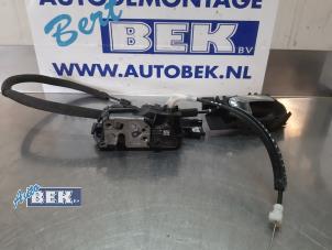Używane Mechanizm blokady drzwi prawych wersja 2-drzwiowa Peugeot RCZ (4J) 2.0 HDi 16V FAP Cena € 85,00 Procedura marży oferowane przez Auto Bek