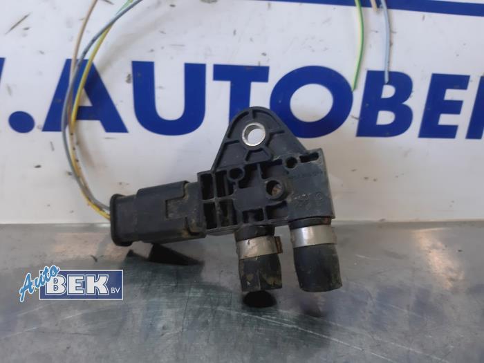 Fuel pressure sensor from a Peugeot RCZ (4J) 2.0 HDi 16V FAP 2015