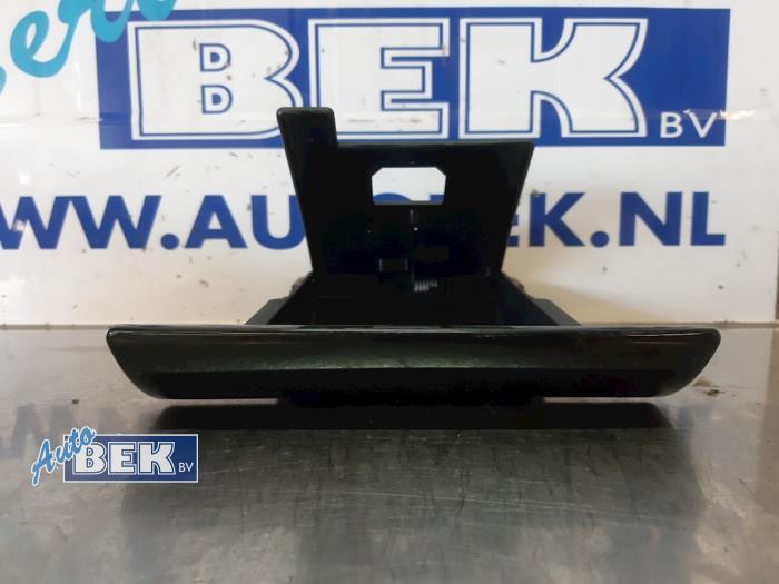 Begagnade Askkopp, fram Peugeot RCZ (4J) 2.0 HDi 16V FAP Pris € 20,00 Marginaltabell erbjuds av Auto Bek