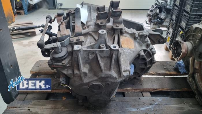 Gearbox from a Dodge Caliber 2.0 CRD 16V 2007