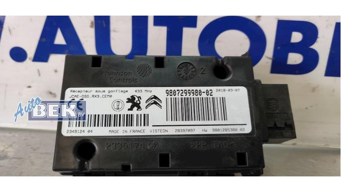 Módulo de presión de neumáticos de un Peugeot 508 SW (8E/8U) 2.0 BlueHDi 180 16V 2018