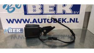 Używane Wtyk pasa bezpieczenstwa srodek tyl Peugeot 508 SW (8E/8U) 2.0 BlueHDi 180 16V Cena € 35,00 Procedura marży oferowane przez Auto Bek